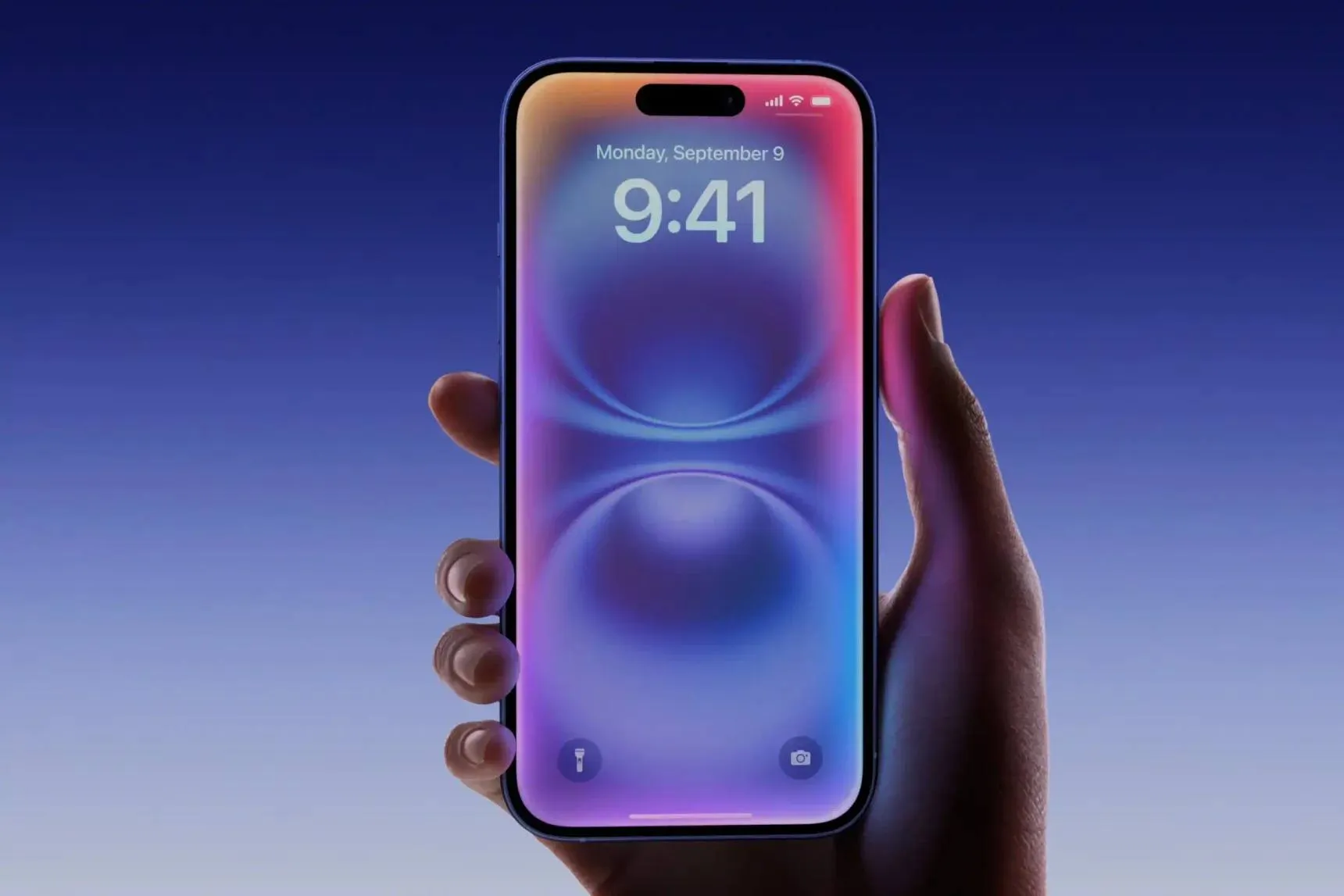 Siri в iOS 27 получит собственное приложение как у ChatGPT с историей диалогов и чатом Главная фишка встроенная система приватности В настройках пользователь сможет выбрать срок хранения переписок 30 дней год или бессрочно Умная Siri как и Apple Intelligence выйдет в релиз в статусе Beta Genmoji получат новый режим Предложенные Genmoji система будет автоматически предлагать эмодзи на основе ваших фотографий и часто вводимых фраз Вероятно основной объем изменений будет нам не доступен если только не добавят поддержку русского языка