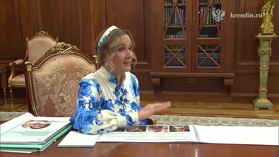 Путин поддержал создание Всероссийской службы помощи семье