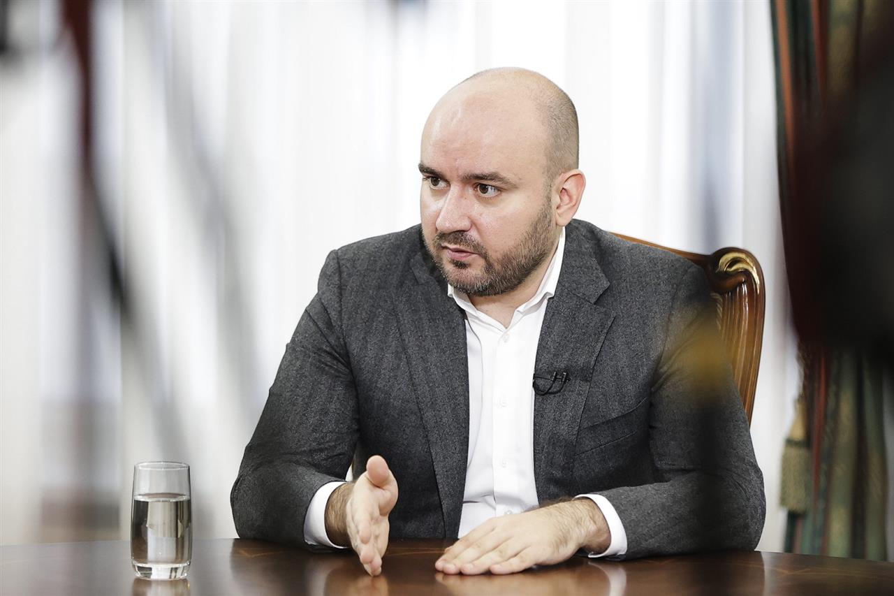 Губернатор: Иск к "Экостройресурсу" будет представлен на следующей неделе  Губернатор Самарской области Вячеслав Федорищев на встрече с журналистами в пятницу, 30 мая, прокомментировал ситуацию с претензиями региональных властей к прежнему регоператору по обращению с ТКО - ООО "Экостройресурс".     Фото: Иван Макеев, пресс-служба правительства Самарской области