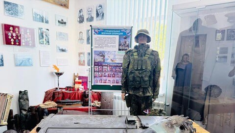Артефакты из зоны СВО пополнили экспозицию Генического краеведческого музея Представители шефа-региона из Рязанской области доставили в Генический краеведческий музей уникальные экспонаты с мест боевых действий. «Руководство музея выразило благодарность Рязанской области и уверенность в дальнейшем сотрудничестве», — говорится в сообщении. Переданные артефакты пополнили зал воинской славы музея. Новые экспонаты позволят сохранить память о событиях специальной военной операции для будущих поколений. , VK и ОК и читайте новости на нашем сайте