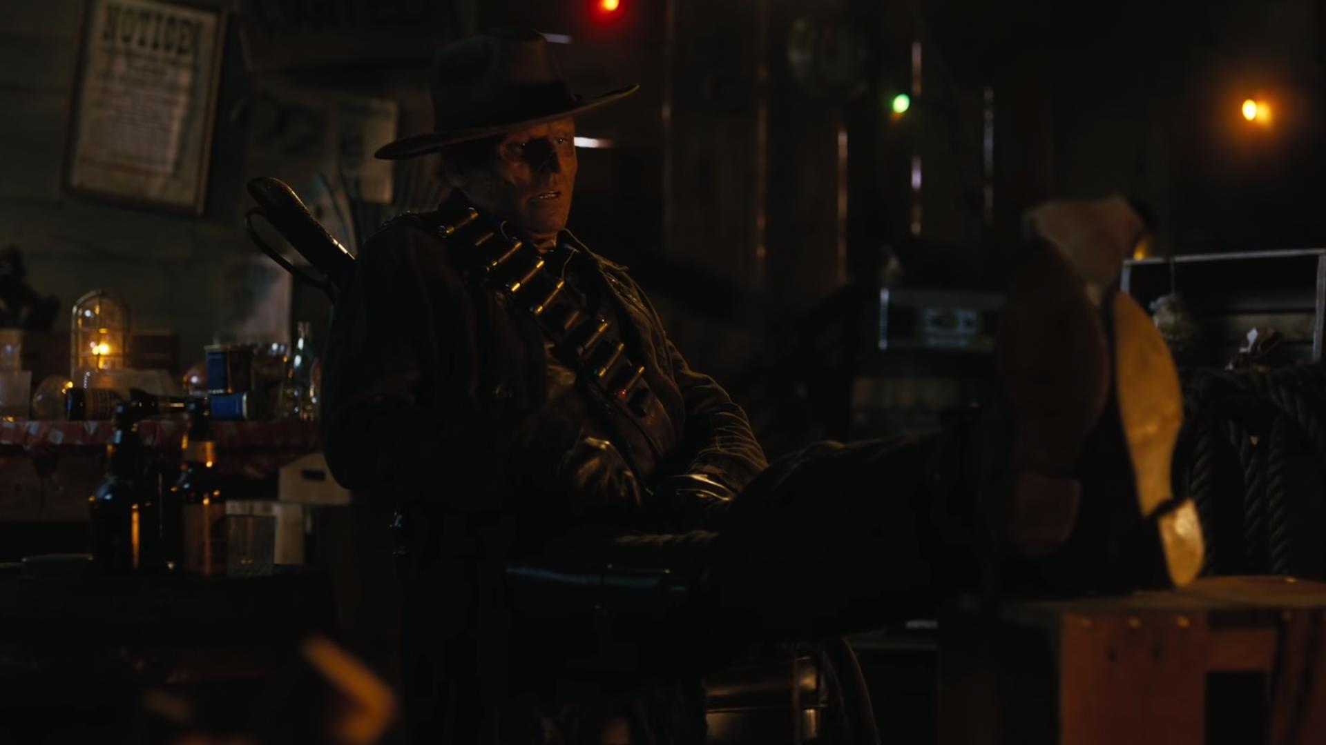 Гуль из Фоллаута сидит и слушает радио из New Vegas полтора часа Такое ASMR видео выпустили создатели сериала по Fallout для разогрева перед стартом второго сезона шоу Его можно посмотреть на YouTube По сюжету ролика Уолтон Гоггинс в образе Гуля садится перед камином и включает эфир по радио с ведущим мистером Нью Вегас которого снова озвучил Уэйн Ньютон подаривший голос ведущему и в игре Второй сезон стартует 17 декабря Rozetked Подписаться