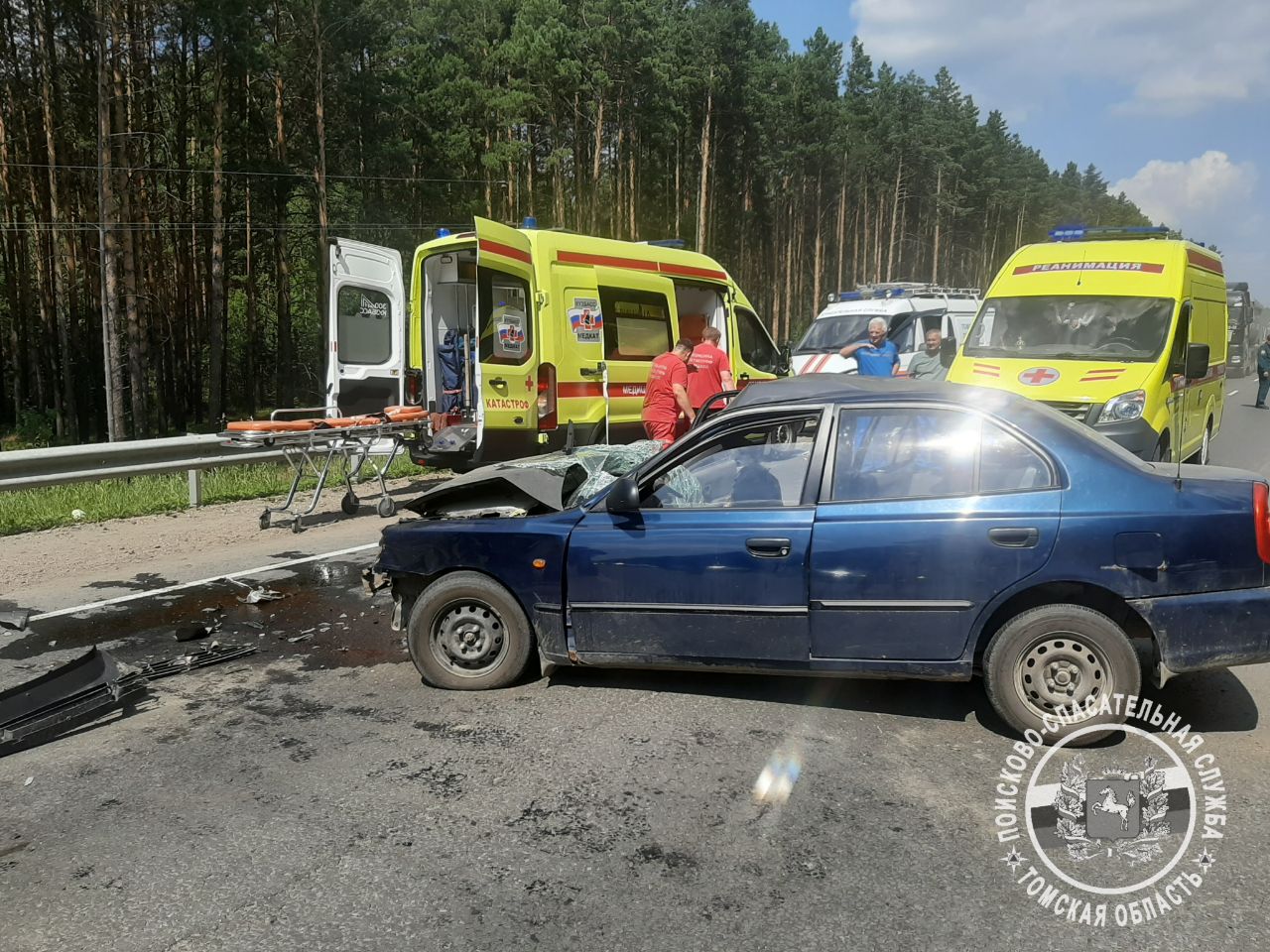 Очередное ДТП на томской трассе Спасатели поисково-спасательной службы вытащили пострадавшего из автомобиля Hyundai Accent и передали его сотрудникам скорой. Инцидент произошел между Тахтамышево и Кафтанчиково. UPD: мужчина-водитель Хендай Акцент не выдержал безопасную дистанцию до движущегося впереди Камаза и допустил с ним столкновение. Водитель и 85-летняя женщина-пассажир иномарки в больнице. Подписаться Прислать песец