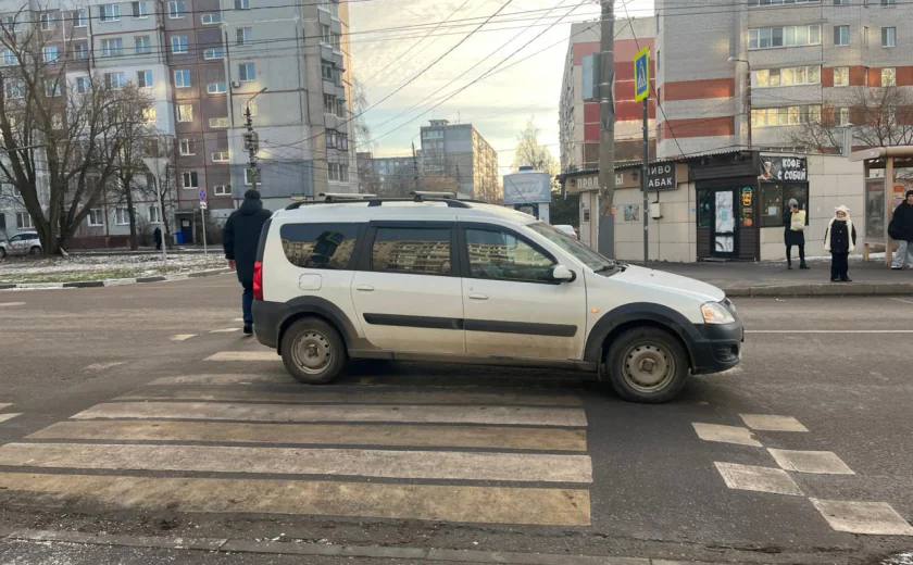 Водитель «Лады» в Туле сбил женщину на пешеходном переходе  В Туле 5 декабря на улице М. Горького в 14:00 произошло ДТП. По предварительной информации регионального УГИБДД, 39-летний мужчина на «Ладе Ларгус» сбил 35-летнюю женщину, которая шла по нерегулируемому пешеходному переходу.  В результате ДТП пострадавшая получила травмы. Ей оказали медицинскую помощь.  Источник тула пресса