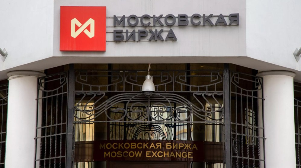 150% — рост вложений частных инвесторов в ценные бумаги на Мосбирже 197,5 млрд рублей — вложения физлиц в ценные бумаги в июне 2025 года. Это в 2,5 раза больше, чем в июне прошлого года, — констатирует Московская биржа Доля частных инвесторов в объёме торгов акциями и паями биржевых фондов в июне составила 67%, в объёме торгов облигациями — 28% Сделки на фондовом рынке Московской биржи в июне заключали 3,7 млн человек, из них 326 тыс. — квалифицированные частные инвесторы «КРИСТАЛЛ РОСТА» ранее представил стоимостный подход, являющийся ключом к росту капитализации России и позволяющий привлекать доступные средства на фондовом рынке. Фонд «Кристалл Роста» рассматривает фондовый рынок базовым источником финансирования развития отечественных мегапроектов, включая Севморпуть