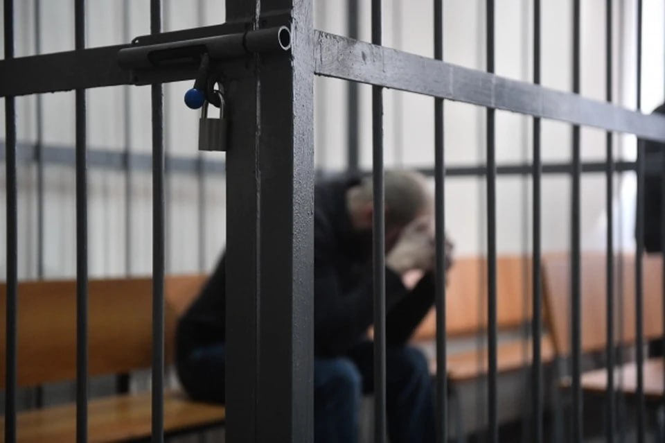 ШПИОНАЖ В ХАБАРОВСКЕ ПРИГОВОР ЗА СВЯЗЬ С УКРАИНОЙ Хабаровский краевой суд признал 36-летнего местного жителя виновным в тайном сотрудничестве с иностранным государством для оказания помощи в действиях, противоречащих безопасности России. Мужчина взаимодействовал с украинскими спецслужбами, собирая сведения о военных объектах Хабаровского края. По данным следствия, в апреле 2024 года осуждённый вышел на связь с представителями украинских спецслужб и получил задание на сбор секретной информации. Его противоправные действия были вовремя пресечены сотрудниками УФСБ Хабаровского края. Суд приговорил подсудимого к пяти годам лишения свободы в колонии общего режима и дополнительно ограничил свободу на полтора года после отбытия основного наказания. Приговор пока не вступил в силу. Фото: Фотобанк КП #аврорамедиа_хабаровскийкрай Telegram-экосистема АВРОРА МЕДИА МЕДИА НОВОСТИ РЕГИОН ЛАЙФ СПОРТ ГЕРЛЗ ХАЙТЕК ПЕРСОНЫ ИНСАЙД КРИМИНАЛ МОЛОДОСТЬ LIVE АВРОРА МЕДИА YOUTUBE RUTUBE