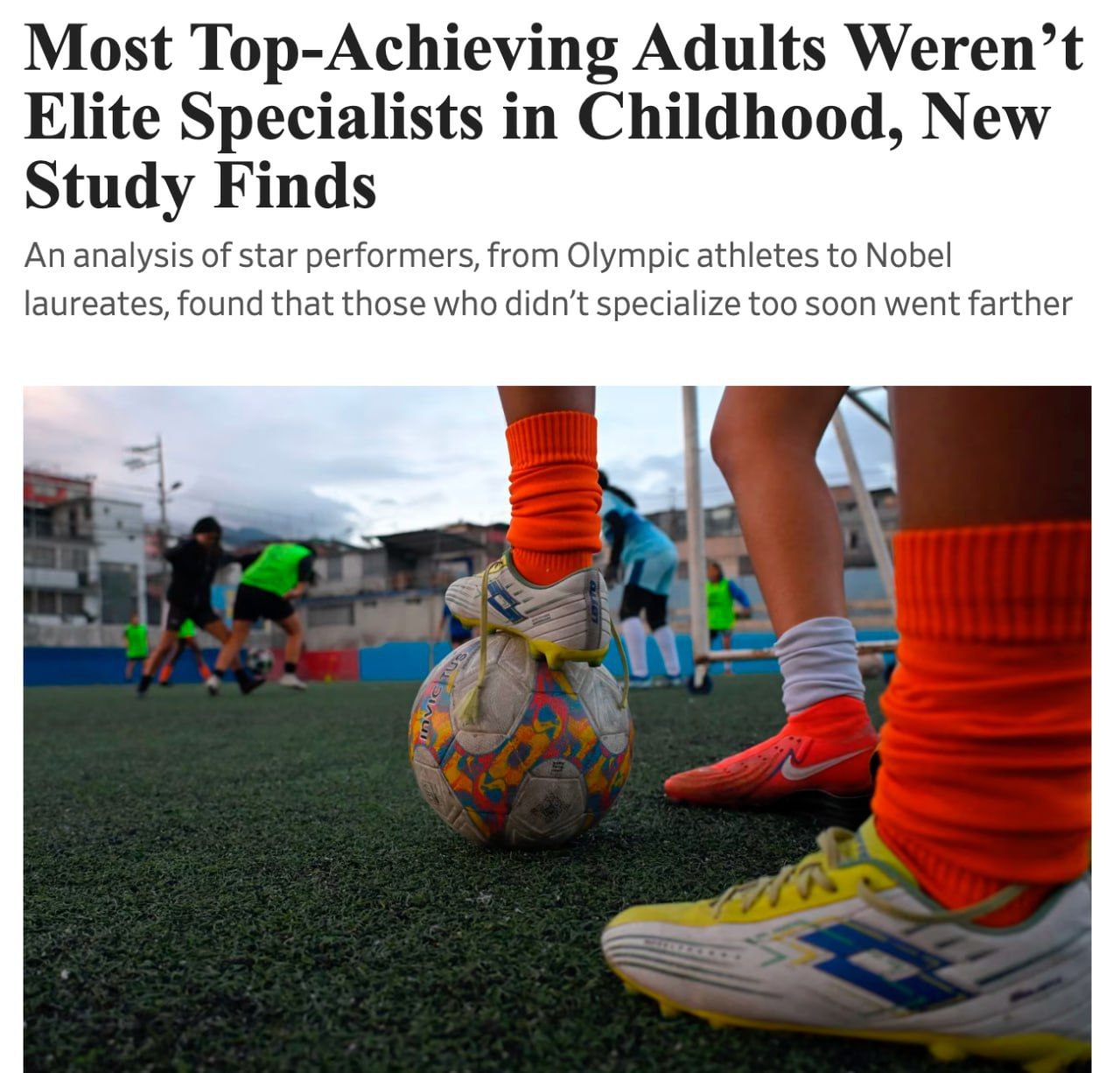 Нобелевскими лауреатами не рождаются официально Большинство из них ничем не выделялись в детстве а талант показывали только 10 исключений Исследователи изучили биографии 35 тыс ученых музыкантов шахматистов и спортсменов Оказалось что пика большинство достигали в среднем в 20 30 лет и позднее Ученые полагают что у этих людей было меньше шансов выгореть Они сами выбрали дело всей своей жизни когда уже попробовали другие профессии и хобби Надежда еще есть