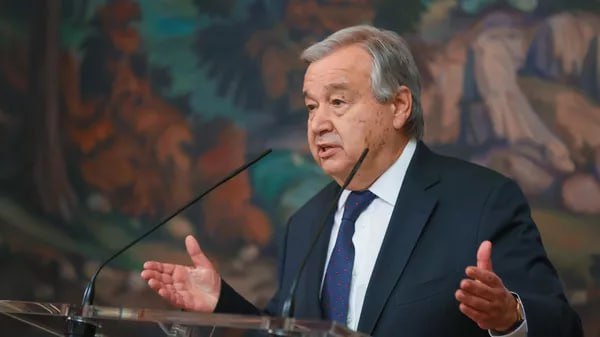 Генеральный секретарь ООН Антониу Гутерреш в письме направленном всем государствам членам организации предупредил о риске надвигающегося финансового коллапса ООН из за нехватки средств следует из документа Либо все государства члены будут полностью и своевременно выполнять свои обязательства по взносам либо им придётся кардинально пересмотреть финансовые правила чтобы предотвратить надвигающийся финансовый коллапс говорится в письме jkinvest news jkinvest