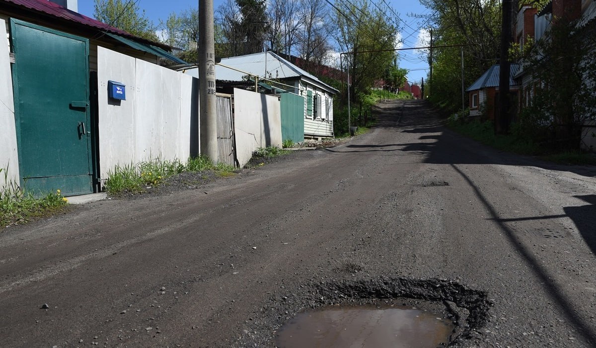 В Курске ямочный ремонт проведут на 158 улицах Всего в этом году подрядчик выполнит локальный ремонт на площади порядка 18 тысяч квадратных метров. Подробный перечень улиц — по ссылке