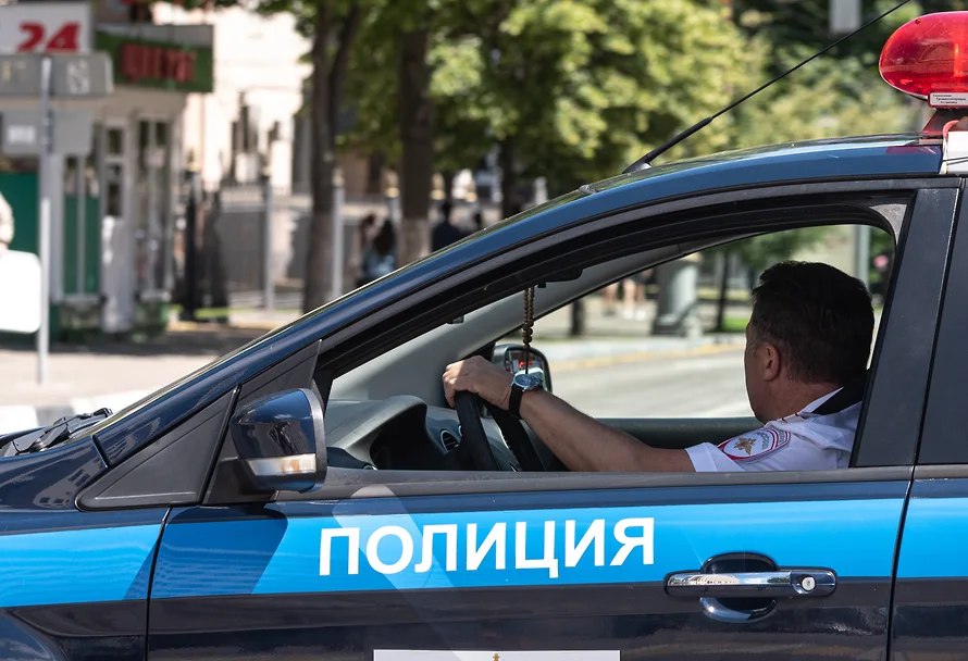 Полиция Краснодара проводит проверку по факту инцидента на городской площади Очевидцы пожаловались на танцы молодежи в ночь на 10 мая под окнами мэрии на главной городской площади Краснодара, на аллее Памяти. Полиция проводит проверку, сообщили в пресс-службе Управления МВД России по городу Краснодару. В ходе разбирательства будут установлены личности граждан. Их действиям будет дана правовая оценка.