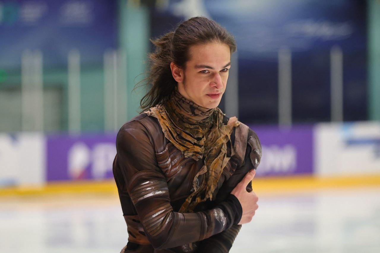 Пётр Гуменник выйдет на лёд в Петербурге перед Олимпиадой Как сообщили в Федерации фигурного катания на коньках России спортсмен примет участие во Всероссийских соревнованиях памяти Грушмана которые пройдут в Петербурге с 19 по 22 января Напомним Пётр Гуменник ранее отобрался на Олимпиаду 2026 года Игры состоятся в Италии в Милане и Кортина д Ампеццо с 6 по 22 февраля Фото Федерация фигурного катания Санкт Петербурга Подписаться на Петербургский дневник в МАХ