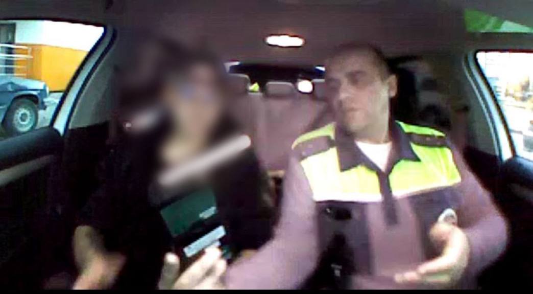 В Надыме автоинспекторы задержали нетрезвого электросамокатчика. Ночью 7 июля сотрудники Госавтоинспекции остановили электросамокат, водитель которого проявлял явные признаки опьянения. Проведенное освидетельствование выявило 0,442 мг/л алкоголя в выдыхаемом воздухе. В отношении мужчины составлен административный протокол по ч. 1 ст. 12.8 КоАП РФ «Управление транспортным средством водителем, находящимся в состоянии опьянения». ‼ Госавтоинспекция призывает граждан не оставаться равнодушными к нарушениям Правил дорожного движения и сообщать о фактах пьяного вождения по телефону «112» 102 - для сотовой связи . #мвдроссии #полиция #гибддянао #гибдд #янао #надымскийрайон