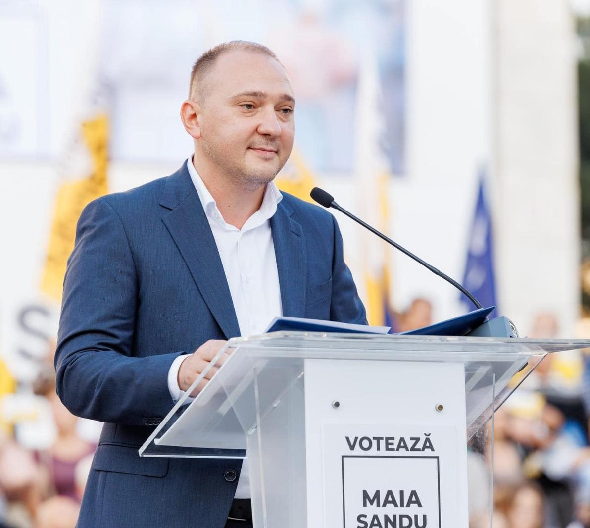 Возле частного дома мэра Ставчен сработало взрывное устройство   По словам Александру Ворника, в 1:57 ночи перед его домом остановилась машина, из нее бросили взрывное устройство и уехали.  "Полиция задокументировала происшествие", - написал Ворник в соцсети.