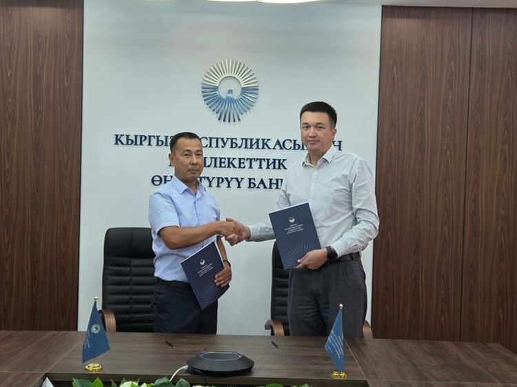 Госбанк развития КР финансирует энергосектор страны В рамках своих задач по развитию устойчивой инфраструктуры и поддержки регионов Госбанк развития КР профинансировал новый проект ОсОО ЧуйРусГидро строительство малой гидроэлектростанции МГЭС на реке Туюк в Ыссык Атинском районе Чуйской области Стоимость проекта составляет 516 1 миллиона сомов Проект обеспечит Создание 7 новых рабочих мест Развитие смежных отраслей таких как строительство транспорт и сервис Рост налоговых поступлений Развитие инфраструктуры Улучшение качества жизни населения Экологическая устойчивость Новая малая ГЭС будет иметь установленную мощность 7 5 мегават а ее ежегодная выработка составит 29 16 миллиона киловатт час Этого объема достаточно для обеспечения электроэнергией до 15 тысяч человек что станет ощутимым вкладом в решение проблемы энергодефицита в регионе Подробнее news24kg бизнес