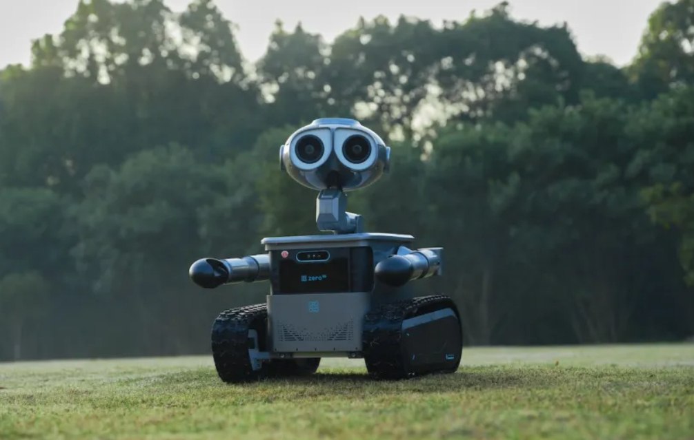 Zeroth представил W1 для рынка США робота компаньона в стиле WALL E за 5000 Он может перевозить небольшие предметы и следовать за пользователем Второе устройство компании человекоподобный робот размером с куклу за 2399 который может общаться с пользователем и следить за обстановкой в доме vc ru tech 2677891