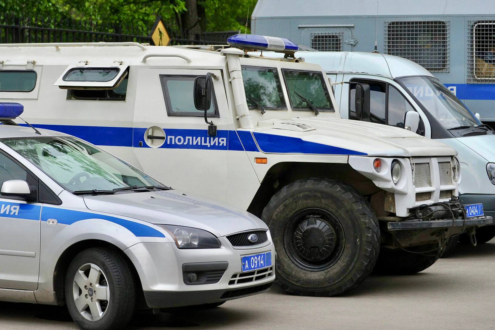 Подросток пытался поджечь полицейские машины в Красногвардейском районе Петербурга Накануне 13 летний мальчик пришёл к отделу полиции и попытался поджечь служебные авто Правоохранители предотвратили пожар и задержали подростка на месте сообщили в МВД Школьник действовал по указанию незнакомцев в мессенджере Сейчас с ним работает СК Возбуждено уголовное дело о покушении на теракт GradSPb   Места СПб TodaySPb   Новости СПб