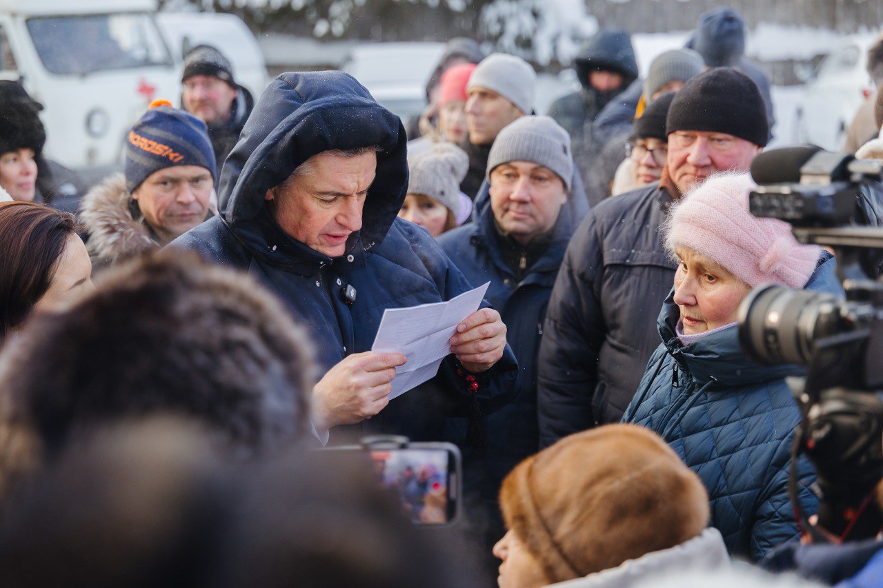 В Госдуме предлагают снижать возраст выхода на льготу по оплате капремонта Фракция ЛДПР во главе с Леонидом Слуцким внесла в Госдуму законопроект который снижает возраст выхода на льготу по оплате капремонта Суть предложения в том что неработающие пенсионеры с 65 лет смогут получать компенсацию 50 от взноса а с 70 лет полностью освобождаться от платежа Законопроект внесенный ЛДПР в Государственную Думу по снижению возраста получения льгот на оплату капитального ремонта проявление уважения и поддержки к нашим пенсионерам Эти люди долгие годы трудились строили экономический фундамент страны развивали производство образование инфраструктуру и общественные институты Сегодня многие из них сталкиваются с тем что расходы на содержание жилья остаются высокой статьёй бюджета особенно для тех кто уже находится на заслуженном отдыхе подчеркнул координатор севастопольского ЛДПР Илья Журавлев Севкор теперь в MAX Читайте Севкор