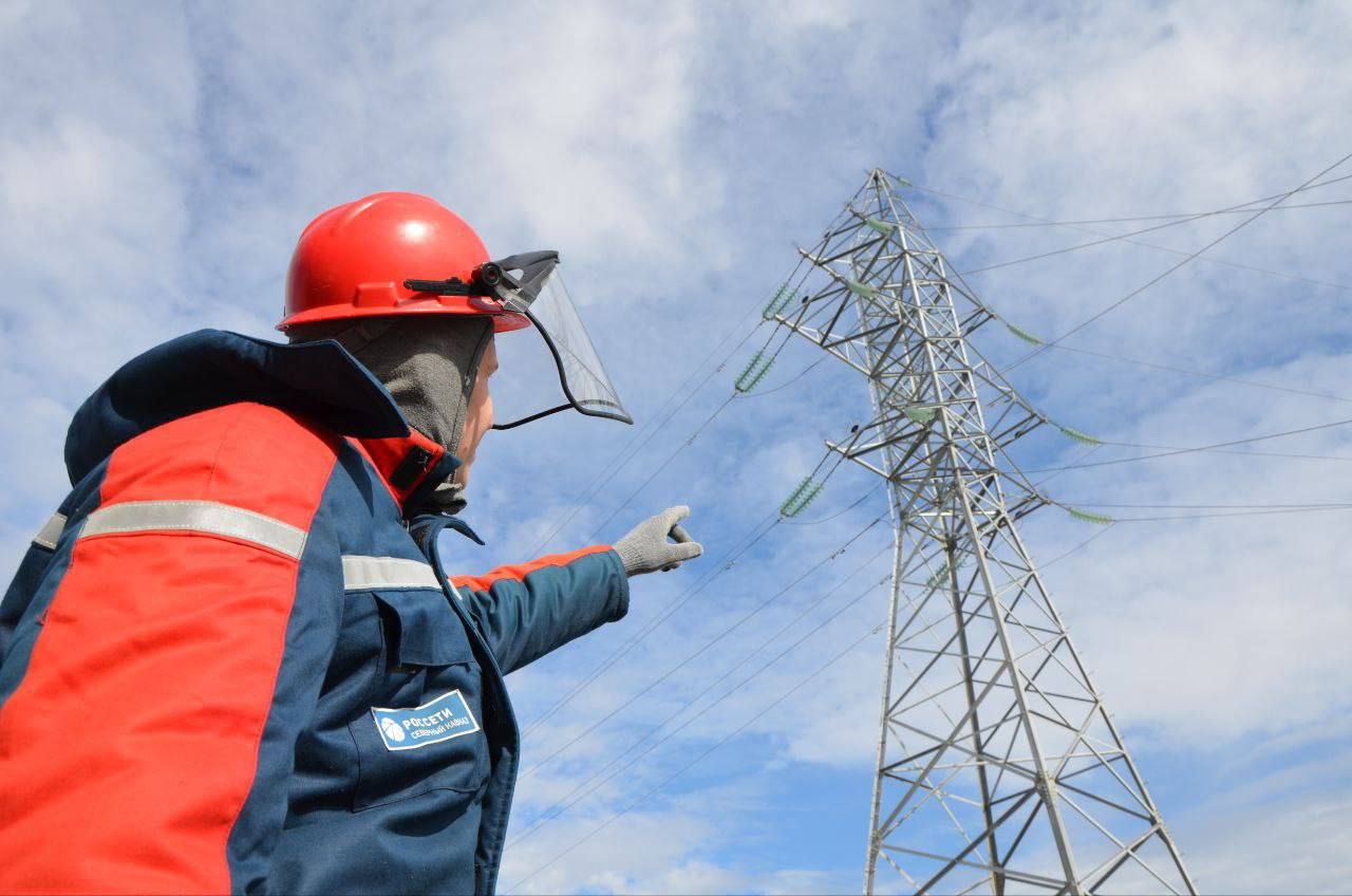 Россети Северный Кавказ направят 262 млн рублей на энергосистему Ингушетии в 2026 г Средства будут направлены на повышение надёжности электроснабжения республики Что будет сделано в рамках программы Ремонт линий электропередачи ЛЭП Обслуживание трансформаторных подстанций Ремонт ключевых питающих центров Расчистка просек ЛЭП для безопасности и бесперебойной работы Подписывайтесь на нас в МАХ