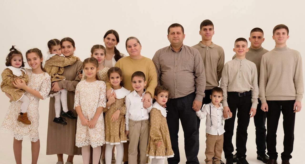 Президент России Владимир Путин присвоил Симе Каркусовой из Северной Осетии звание Мать героиня Она воспитывает 11 детей ossnews vavilon skfo