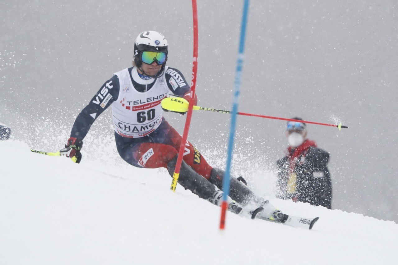 Уже через час алтайский горнолыжник выступит на Олимпиаде Семён Ефимов выйдет на старт под номером 42 Он участвует в слаломе Это первые соревнования такого масштаба в карьере горнолыжника Первый заезд начнется в 16 00 по брн времени второй в 19 30 Фото Российская федерация горнолыжного спорта Давайте напишем в комментариях слова поддержи спортсмену Катунь 24 в MAX