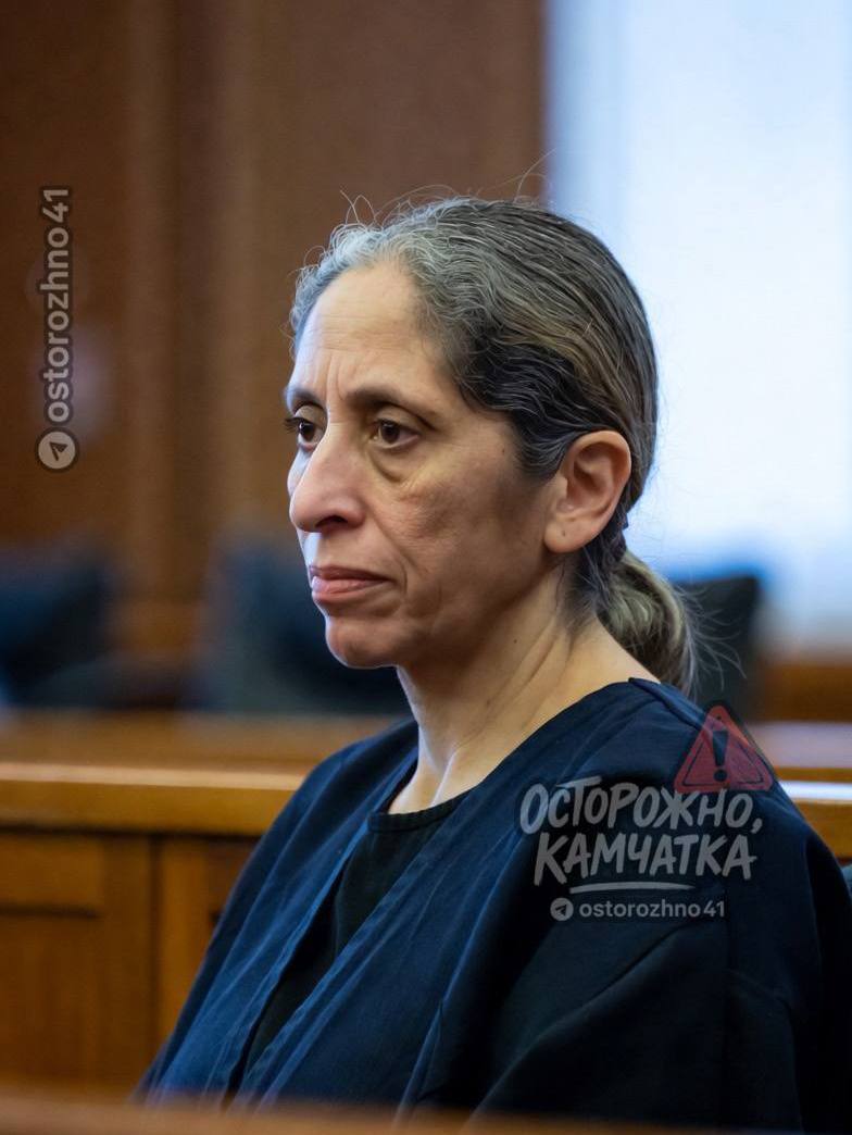 Осторожно мать убийцу снова посадили На Камчатке 28 летнюю женщину отправили в колонию за неуплату алиментов восьмилетнему сыну Она задолжала более 100 тысяч рублей и даже не пыталась устроиться на работу Раньше та же женщина отбывала шесть лет за убийство своего двухмесячного ребёнка младенец погиб после удара о стену Из колонии она вышла в январе 2023 года но к нормальной жизни так и не вернулась Наказание полгода колонии общего режима Жалко детей Мы в МАХ Предложка открыта Обсудим в чате Осторожно Камчатка