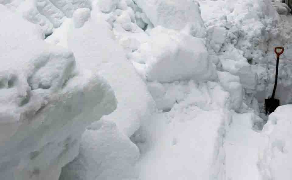 Уголовное дело возбудили из за гибели человека под снежным завалом на Камчатке В его основу легли материалы прокурорской проверки Смерть пожилого мужчины под на улице Советской 16 в Петропавловске стала основанием для возбуждения уголовного дела Об этом сообщили в прокуратуре и следственном управлении СКР передаёт ИА Камчатское время Подробности по ссылке   kamtime ru article 45bd889e e830 43b0 b64c 7b4e4d5d9a65