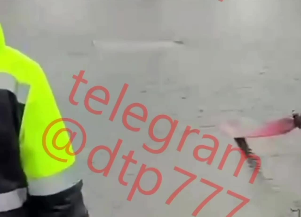 Кибертрак Tesla оказался в болоте в Новой Москве