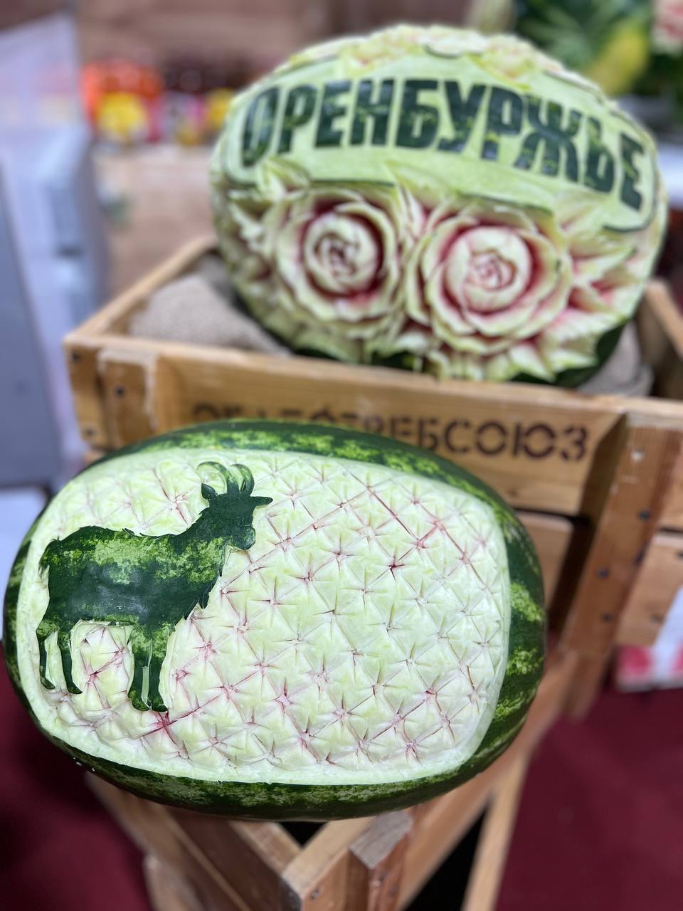 Архангельский Кот from РГ Северо Запад В Архангельской области стартовал Международный форум потребительской кооперации Девиз форума Сильные традиции новые возможности что неслучайно потребительская кооперация в России насчитывает почти два века истории Первое потребительское общество появилось в стране в 1831 году и с тех пор кооперация неизменно занимает важное место в жизни общества особенно на селе В Поморье кооперативное движение началось еще в 1870 е годы Сегодня система потребкооперации охватывает 18 муниципальных округов и больше 1700 населенных пунктов где живут более 270 тысяч человек Работа форума продолжится в течение четырех дней Программа включает дискуссии о трендах кооперативной торговли инновациях в отрасли обсуждение вопросов профессионального образования и господдержки развития подробнее на канале Архангельский Кот