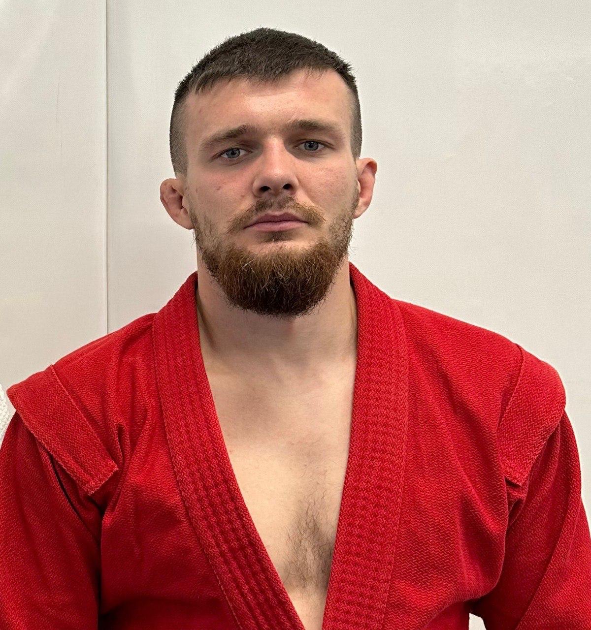 Брянские борцы Иван Гераськин и Кирилл Романенко получили звание мастера спорта России  В департаменте физической культуры и спорта Брянской области сообщили, что звание присвоено приказом министра спорта России.  Подготовили спортсменов тренеры-преподаватели Владимир Печерских и Алексей Гагарин.  Коллеги поздравили спортсменов, пожелав новых успехов и ярких побед.
