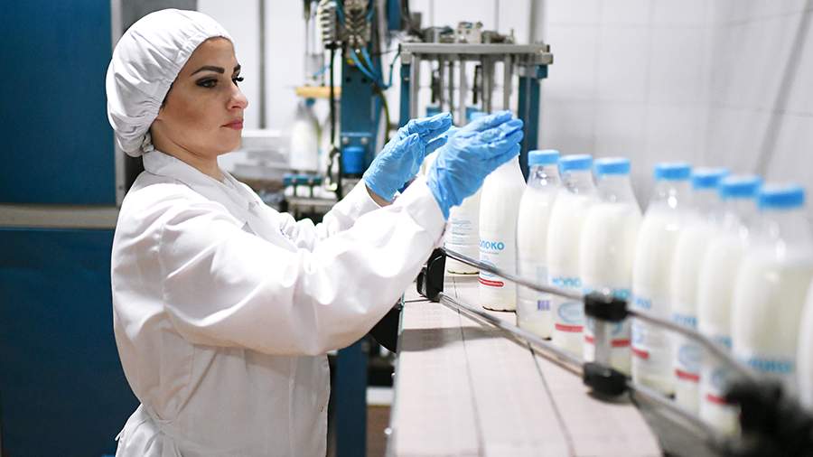 На молокозавод из Ростовской области подали в суд из за долга за вред экологии Черноморо Азовское морское управление Росприроднадзора обратилось в арбитражный суд Ростовской области с иском к сельскохозяйственному производственно потребительскому кооперативу Молоко Дона Управление требует взыскать с организации компенсацию экологического ущерба на сумму более 768 тысяч рублей Суд принял заявление и назначил рассмотрение дела в упрощенном порядке Подробности негативного воздействия предприятия на природу пока неизвестны и будут дополнительно выяснены