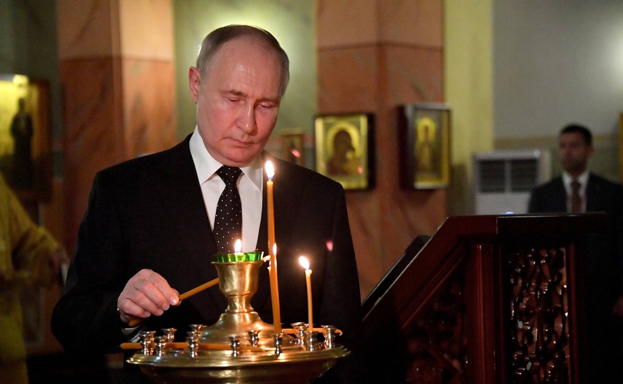 67% россиян считают себя православными христианами — ВЦИОМ Доля граждан, заявляющих о своей принадлежности к православию, выросла с 34% в 1991 году. Последователями ислама, в свою очередь, назвали себя 7% респондентов, что на 1% превышает показатель 2024 года. Варианты «буддизм» и «протестантизм» выбрали по 1% опрошенных, «иудаизм» и «католицизм» — менее 1%, а 11% — считают себя неверующими. Гуд Афтенун Новости