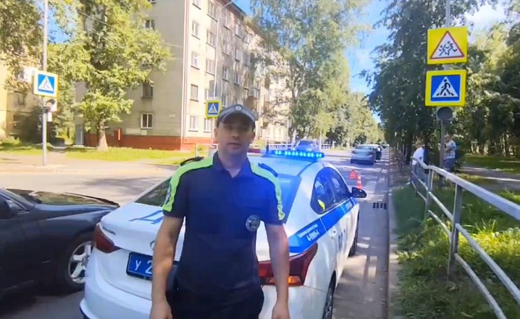Прокуратура ЗАТО Северск осуществляет контроль за выяснением обстоятельств ДТП, в котором пострадали две десятилетние девочки. Рассматривается возможность компенсации причиненного детям вреда. 26 июля, примерно в 12:30, на улице Ленина, 48 автомобиль «Тойота Королла», за рулем которого находился 77-летний мужчина, совершил наезд на двух девочек. Обе девочки получили травмы, с места происшествия их отвезли в больницу. Подробнее – на Бабре #томск