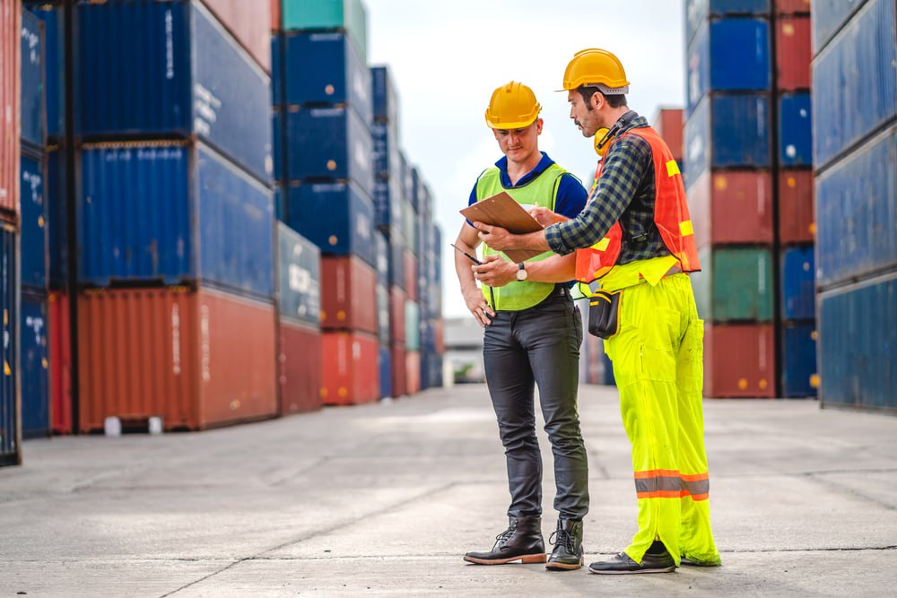 Франция установила рекорд по закупкам российского титана По итогам 2025 года Франция импортировала титан из России на 129 9 млн евро это на 19 6 больше чем годом ранее и максимум с 1992 года сообщает РИА Новости со ссылкой на данные Eurostat Несмотря на геополитическую напряжённость спрос на российский титан в ЕС растёт помимо Франции рекордные закупки зафиксировали также Эстония Австрия Румыния и Польша