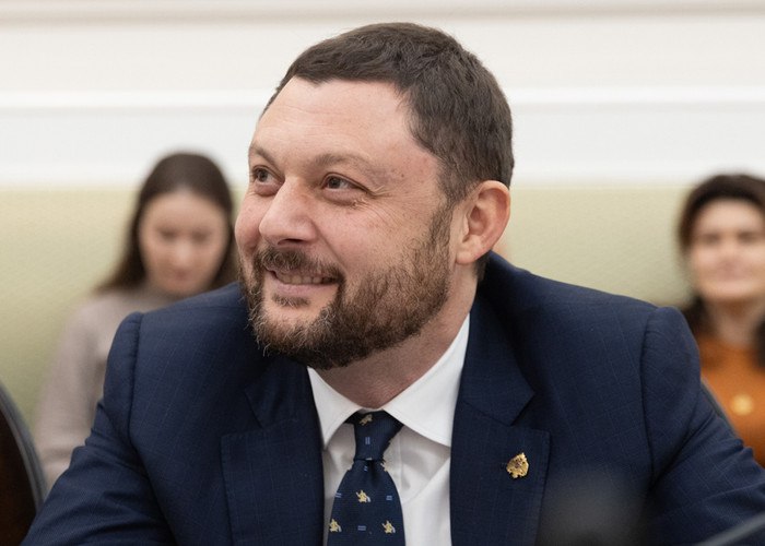 В правительстве утвердили Василия Церетели на посту главы Российской академии художеств. Внука Зураба Церетели сами академики выбрали ещё месяц назад.