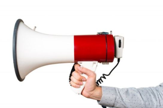 В среду 24 декабря пройдет проверка системы оповещения Благовещенской ТЭЦ Это необходимо чтобы убедиться что система работает правильно и вовремя предупредит людей в случае какой либо опасности сообщили в городской администрации Проверка состоится с 14 00 до 17 00 В это время благовещенцы живущие в районе пади Горбуниха и садовых товариществ Энергетик Мукомол и Солнечный услышат в громкоговорителях Проводится проверка системы оповещения Это учебная проверка опасности нет Жители могут продолжать свои дела не отвлекаясь добавили в мэрии