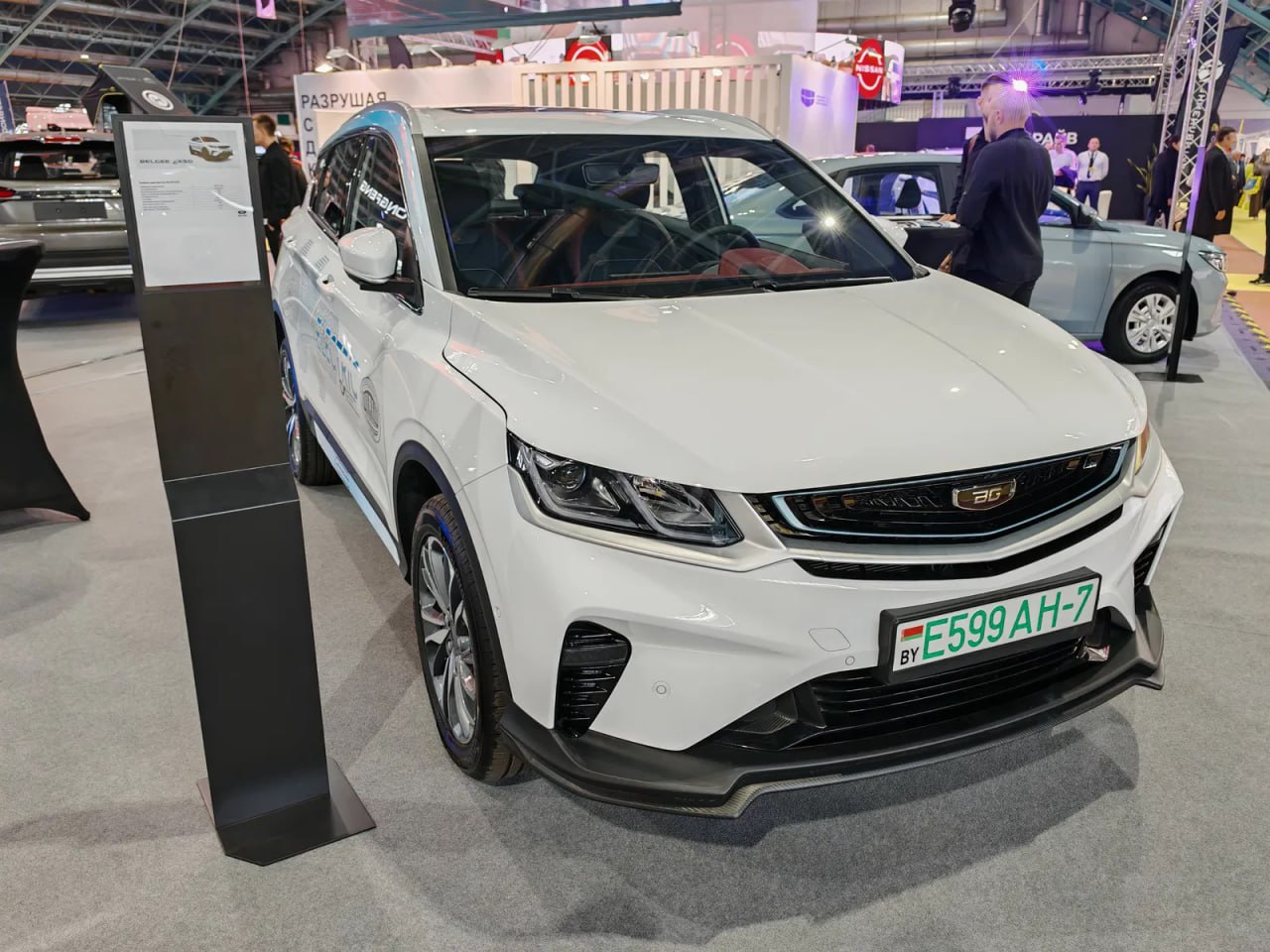 Belgee EX50 приказал долго жить Проект первого белорусского легкового автомобиля Belgee EX50 заморожен о чём также сообщил глава БелДжи Геннадий Свидерский Напомним что идея была такой взять кузов шасси и салон кроссовера BelGee X50 то есть дорестайлингового Geely Coolray и нафаршировать его электрическими компонентами белорусского производства Увы но просчёт этой конструкции показал что электрокар выходит дорогим И дальнейшая проработка остановлена Геннадий Свидерский генеральный директор СЗАО БЕЛДЖИ Все технические работы по электрической модели были успешно завершены однако при проведении экономического анализа стало ясно запуск серийного производства окажется слишком дорогим Фото ChinaMerk