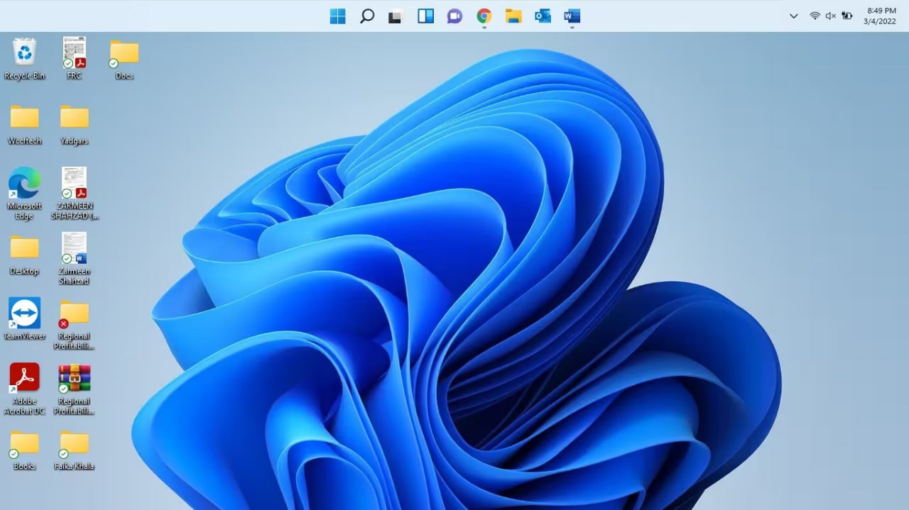 Панель задач в Windows 11 снова можно будет размещать сверху или сбоку Эта фича была доступна ещё со времён Windows 95 но была удалена с выходом Windows 11 в 2021 году Задача Microsoft сейчас заключается в том чтобы все всплывающие окна и кнопки панели работали должным образом в этих альтернативных положениях Разработка функции уже ведётся и если ничего не помешает выпустить её должны летом Мой Компьютер