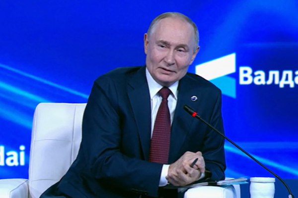 Владимир Путин открыл Российскую энергетическую неделю 2025 www eprussia ru news base 2025 412592 htm Президент России Владимир Путин направил официальное приветствие участникам и гостям Международного форума Российская энергетическая неделя 2025 который пройдет в Москве с 15 по 17 октября Глава государства подчеркнул значимость мероприятия как площадки для диалога между представителями деловых и научных кругов политиками и экспертами из разных стран мира сообщила пресс служба Кремля новости энергетики энергетический форум РЭН2025 энергетика России международный форум