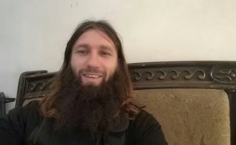 «Вот такой ублюдок ездит по дорогам Краснодара»  Подписчик заснял примерного семьянина с чеченскими номерами, который по кайфу ехал на машине с названием филиала ИГИЛ  Запрещено в РФ  Ахадун Ахад — радикальная салафитская вооружённая группировка, участвовавшая в гражданской войне в Сирии. В состав группы входили чеченцы и другие иностранные специалисты, главарём группировки был чеченец Аль-Бара Шишани  на фото, сейчас он сидит в грузинской тюрьме .  Никто никаких проблем в этом не видит. Всё хорошо.  Подписаться