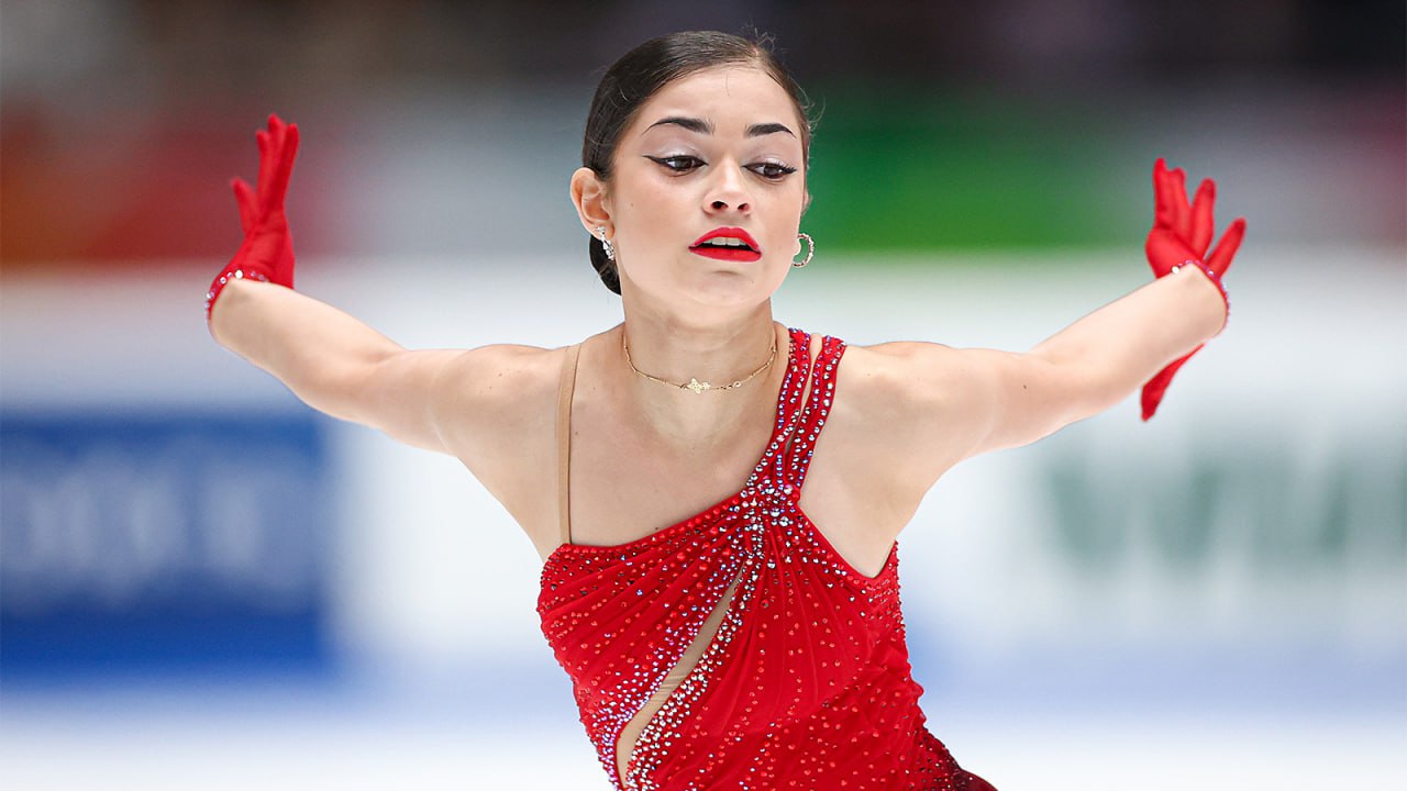 В ISU ответили смогут ли фигуристы из России участвовать в международных соревнованиях после Олимпийских игр 2026 Как указано в сообщении ISU 2469 в настоящее время фигуристам имеющим российский или белорусский паспорт не разрешается получать приглашения или участвовать в соревнованиях ISU Исключение предусмотренное в сообщении ISU 2680 применялось исключительно к квалификационным соревнованиям к зимним Олимпийским играм 2026 года в Милане и Кортина д Ампеццо сообщили Sport24 в пресс службе ISU