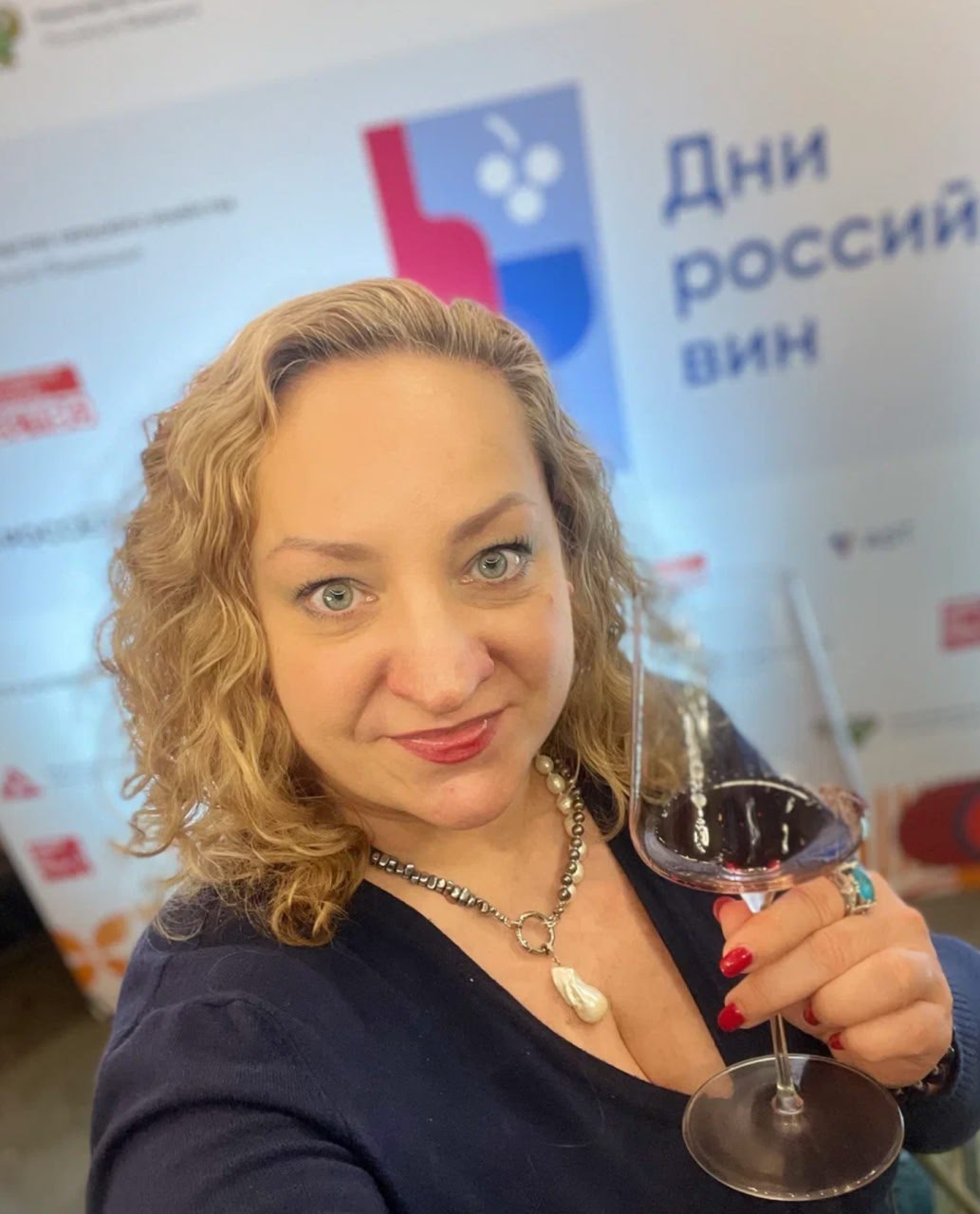 В винном баре Практика by AST сегодня состоялось официальное открытие осеннего этапа всероссийской акции Дни российских вин Я там был мед пиво пил ну в смысле продегустировали вина из российского портфеля компании АСТ и услышали много интересного Об этом чуть позже