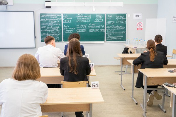 В калужской школе ученикам дали тест с матом   kaluganews ru fn 1775635 html В одной из калужских школ заместитель директора по воспитательной работе взял из открытых источников анкету которую предложил ученикам Перед этим он не проверил текст который содержал нецензурщину   Прислать новость Подписаться