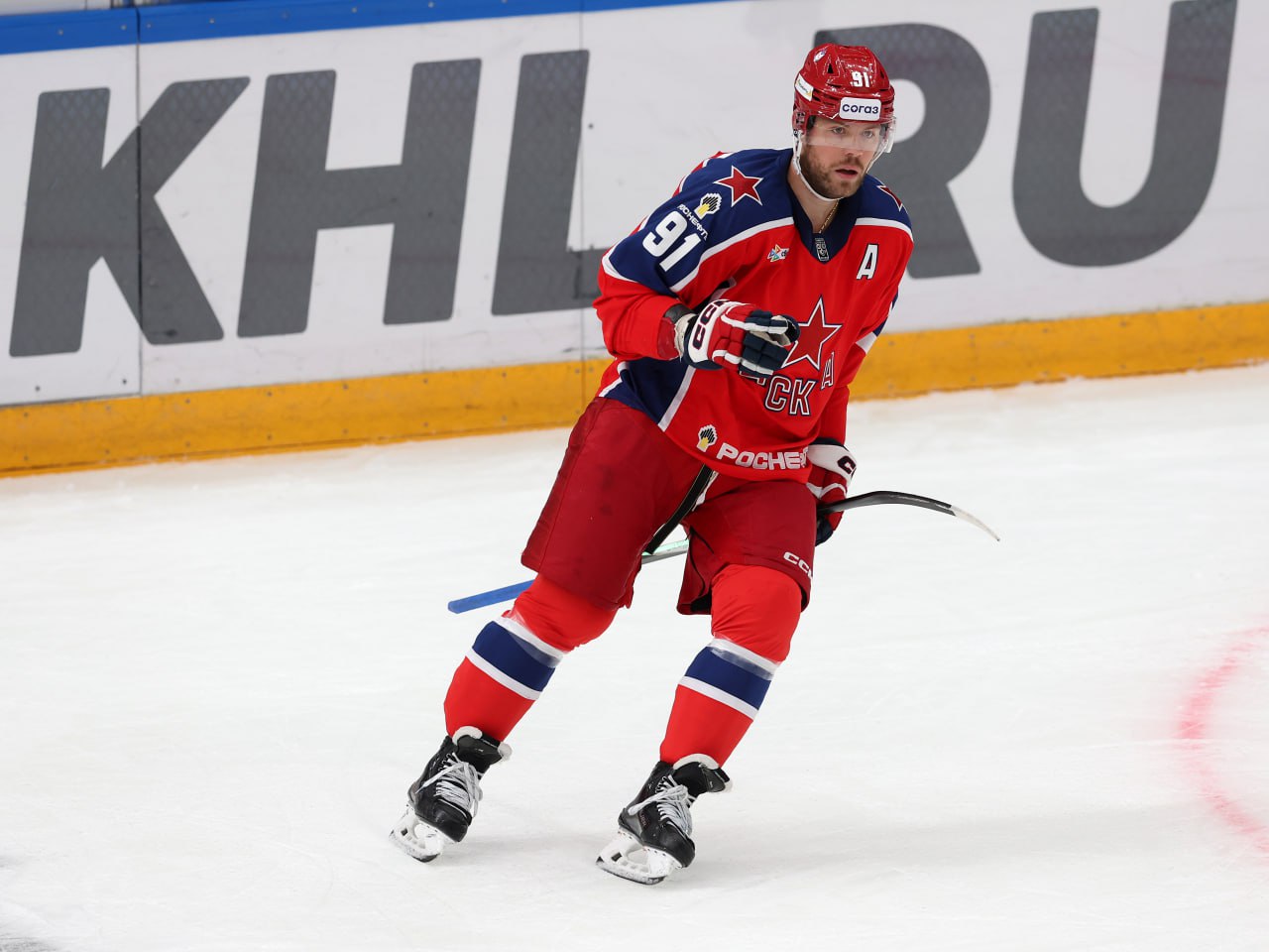 Директор Автомобилиста и представитель Спронга рассказали как проходили переговоры о переходе игрока К ЦСКА форвард присоединился летом 2025 го а сегодня стало известно что его обменяли в екатеринбургский клуб В текущем сезоне Спронг набрал 31 12 19 очко в 29 матчах Максим Рябков для Матч ТВ Мы очень рассчитываем что Даниэль станет лидером нашей команды и достойным помощником для ребят Переговорный процесс с ЦСКА прошёл быстро Даниэль давно рассматривался как актив для обмена или продажи Первые контакты были у нас ещё в декабре последние два три дня разговоры возобновились и мы пришли к общему знаменателю Мы довольны этой сделкой Представитель Даниэля Алеша Пилко В один момент руководство и тренерский штаб ЦСКА пришли к тому что Даниэлю нужно покинуть команду Уверен что связка Спронга с Ридом Буше будет блестящей а команда сможет добиться самых высоких целей Даниэль очень доволен У нас был шорт лист из трёх клубов но выбор пал на Автомобилист news matchtv КХЛ Кузьмин Юрий