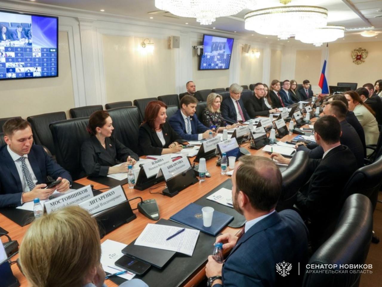 В Совете Федерации вместе с субъектами РФ и представителями гражданского общества рассмотрели вопросы дальнейшего развития туристической отрасли Турсектор растёт «как на дрожжах». Более 90 миллионов туристов, в том числе и зарубежных, в прошлом году путешествовали по нашей стране. Это большой поток, и он будет только расти. Активно развивается туристическая инфраструктура и различные направления туризма. В фокусе внимания нашего Комитета — детский туризм и семейные путешествия Отраслевой закон давно не отражает реальное положение дел в этом секторе экономики и основные тенденции. Сейчас над его изменением идёт работа, документ проходит этап рассмотрения в федеральных органах исполнительной власти. Наша задача, чтобы субъекты законодательной инициативы услышали предложения представителей гражданского общества: ассоциаций, объединений, союзов, клубов. Новости сенатора Новикова