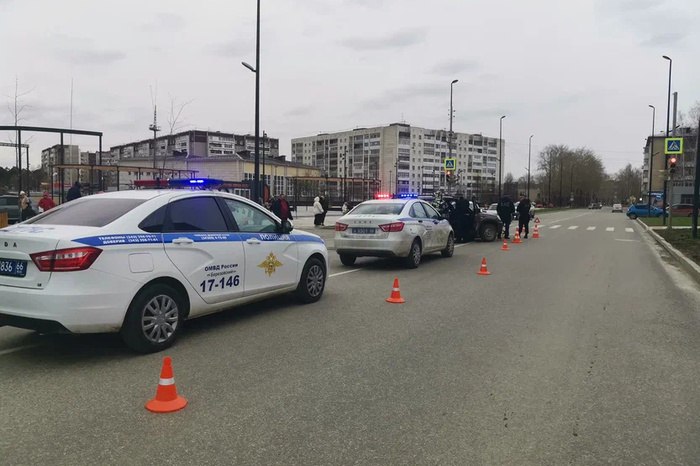 Пожилой водитель в Березовском стал виновником ДТП, выезжая на дорогу Два человека пострадали из-за нарушения очередности проезда пожилым водителем в Березовском. Столкновение двух транспортных средств произошло в городе-спутнике в пятницу, 2 мая около 17.20 по адресу Театральная, 22. По предварительным данным, при выезде с прилегающей территории 76-летний водитель «Шевроле Нива» не уступил дорогу автомобилю «Лада Гранта», двигавшемуся по главной дороге. В результате столкновения две пассажирки — 47-летняя из «Лады Гранты» и 76-летняя из «Нивы» — получили ушиб грудной клетки. Госпитализация обеим, к счастью, не понадобилась.