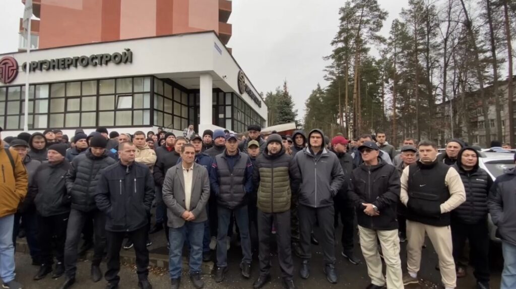 Более 300 строителей ядерной установки в Димитровграде объявили забастовку из за невыплаты зарплаты Сотрудники обособленного подразделения АО Институт Оргэнергострой строящего в Ульяновской области уникальный реактор на быстрых нейтронах МБИР объявили о приостановлении всех работ пока не будет выплачена зарплата В минувшую среду они вышли на площадь перед офисом компании с требованием вернуть долги