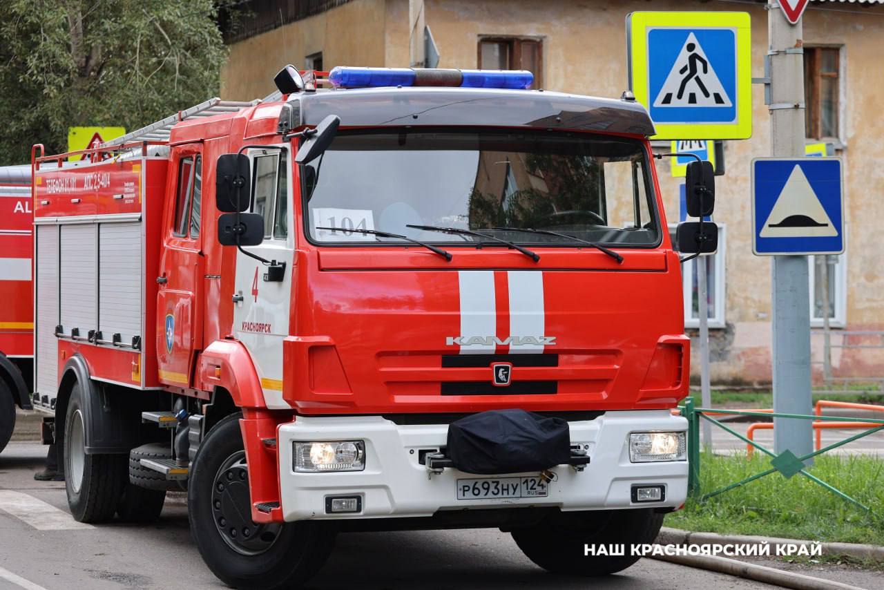 За сутки в Красноярском крае потушили восемь пожаров Из-за короткого замыкания в квартире на улице Круговая в Красноярске загорелся бойлер. Никто не пострадал. В Красноярске на улице 5-я Полярная при пожаре пострадали четыре человека, в числе которых была пятилетняя девочка. По предварительным данным, причиной пожара также стало короткое замыкание.