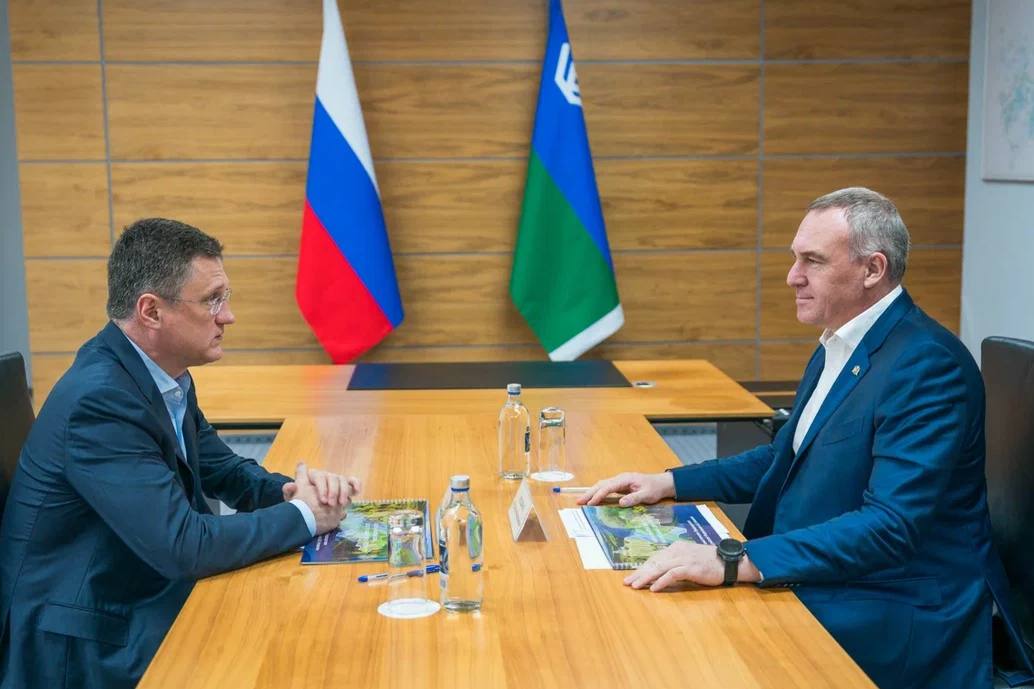 На рабочей встрече с заместителем председателя Правительства России Александром Валентиновичем Новаком обсудили инициативы Правительства Югры. В частности, стимулирование геологоразведки, внедрение новых технологий и совершенствование налоговых механизмов для работы с трудноизвлекаемыми запасами. Основное внимание уделили социальным инициативам, напрямую касающимся качества жизни югорчан. Благодарю Александра Валентиновича за поддержку и особое внимание к нашему региону, в котором в непростых климатических условиях живут и работают люди на благо своей малой родины и всей страны.