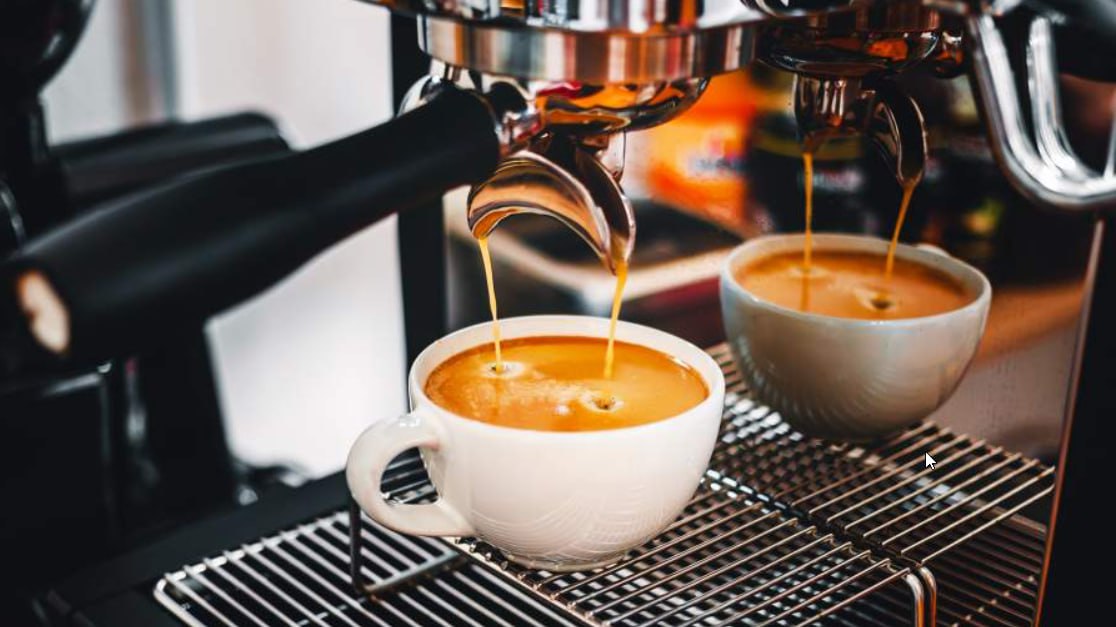 Стоимость зернового кофе в России взлетела на 27 30 а спрос упал на 14 25 пишут СМИ Всё из за засухи в Бразилии сокращения производства робусты во Вьетнаме инфляции и удорожания логистики Сети быстрого питания сдерживают рост цен благодаря большим объемам поставок jkinvest news jkinvest