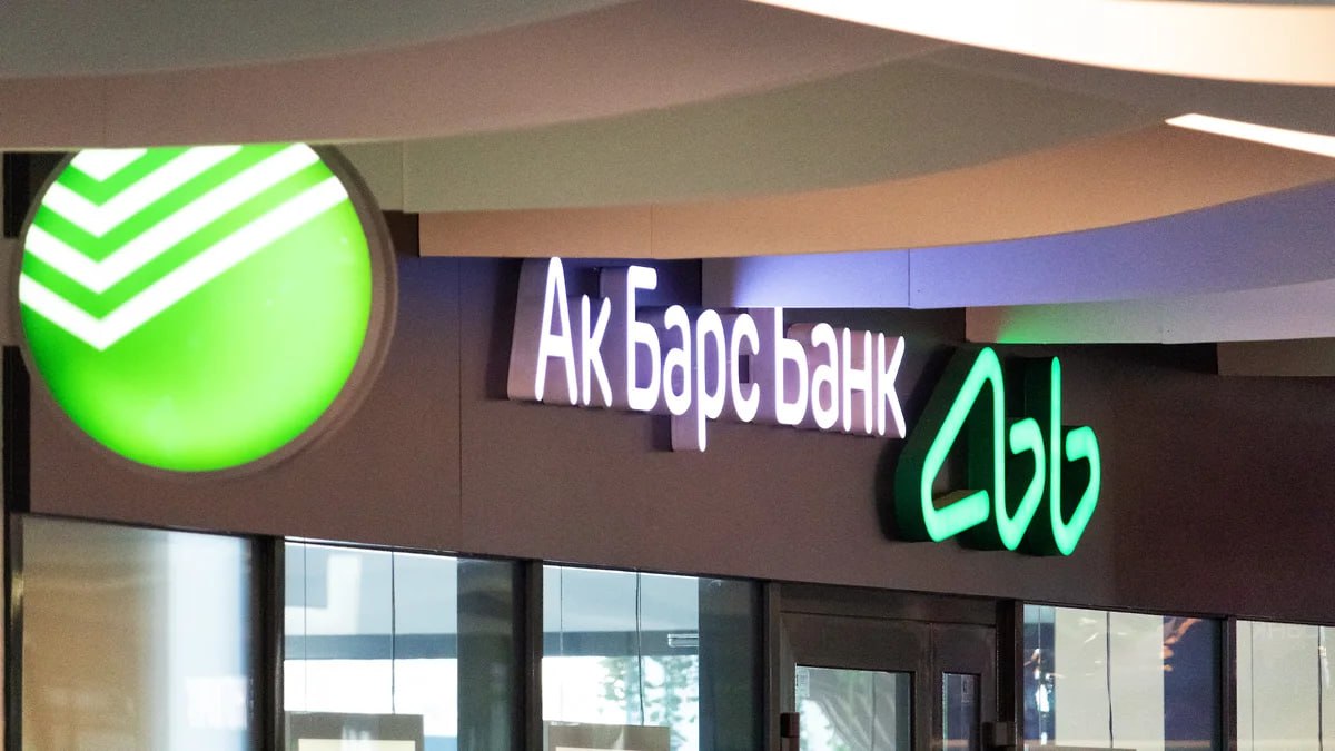 Акционеры «Ак Барс» Банка решили не выплачивать дивиденды за 2024 год Решение приняли на годовом собрании: 78% участников проголосовали «за», 22% — «против». В то же время по итогам 2024 года чистая прибыль банка выросла в 2,4 раза до 15,4 млрд руб. В голосовании участвовали акционеры с 90,2% голосующих акций. Фото: Коммерсантъ / Данила Егоров