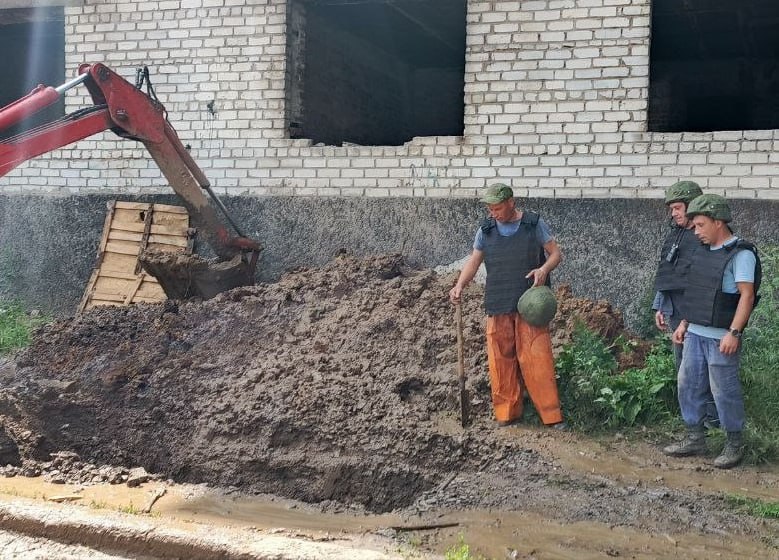 В Горловке обновили 285 метров водопроводных сетей Цель этих мероприятий — повысить надежность сети и качество обслуживания жителей города. В рамках аварийно-восстановительных работ выполнен ряд важных задач: заменено 285 метров водопроводных труб, устранено 262 аварийных порыва на водопроводных сетях и 314 засоров в канализации, проведена очистка 27 водопроводных и 42 канализационных колодцев, заменены 10 задвижек. Кроме того, была произведена промывка 4000 метров канализационных сетей для улучшения их работы. Эти комплексные мероприятия способствуют стабильной работе системы водоснабжения и обеспечивают комфорт жителей Горловки. Подписаться